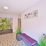 לינה וארוחת בוקר Palmada 3*